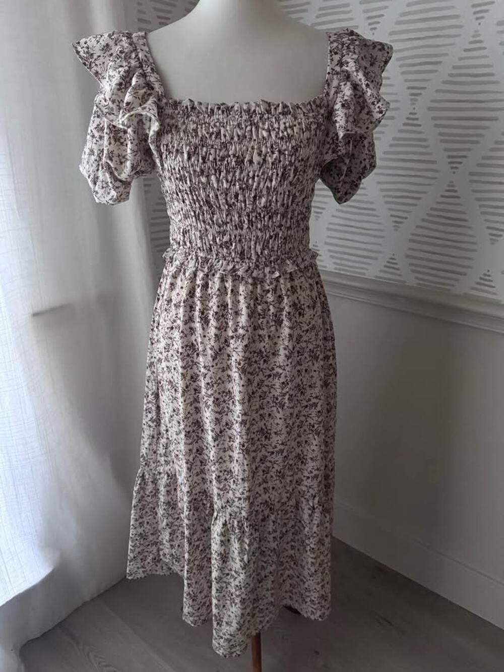 Jess Lea Medium Boutique Fall Winter Smocked Ruffle Puff Sleeve Midi Dress